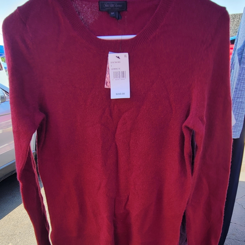 BRAND NEW🔥 Vibrant Carmine Red 100% Cashmere Sweater Saks Fifth Avenue NWT